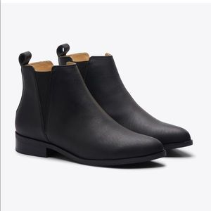 LIKE NEW Nisolo Chelsea Boot Black 6.5